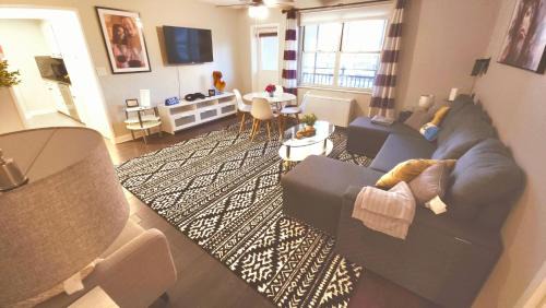 Downtown Atlanta Apartment | Comfy Downtown Condo With Balcony
