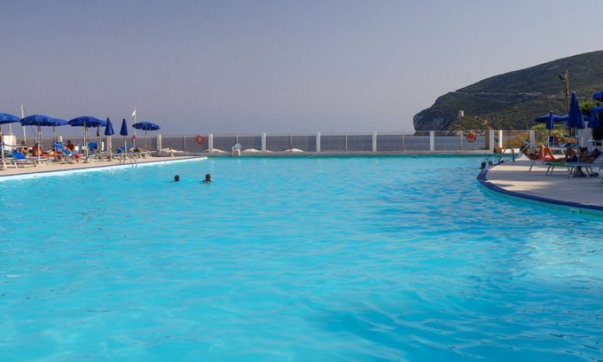 Pischina Salida Apartment | Comfy Flat W/Pool, Tennis Court & Private Beach!