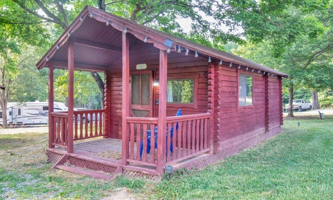Salisbury Cabin | Comfy Studio Cabin In Secluded Campground
