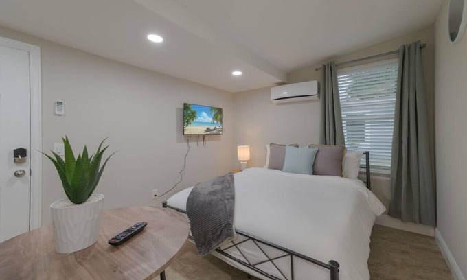Azalea Park House | Comfy studio in Central Orlando