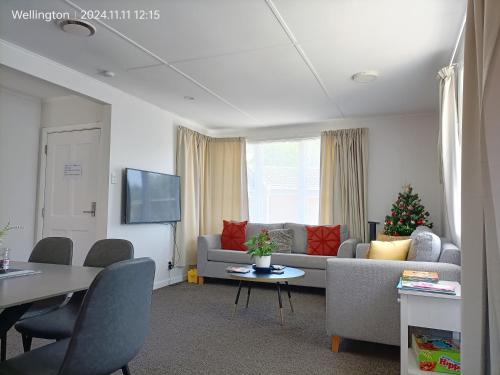 Johnsonville House | Comfy & Sunny home in Wellington-3 Heat Pumps