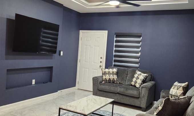 San Juan Apartment | Comic Blue Apartment Close To Shops