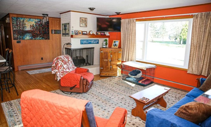 Peru House | Compass Rose · Cozy & Clean House! + W/D! Sm dogs OK!