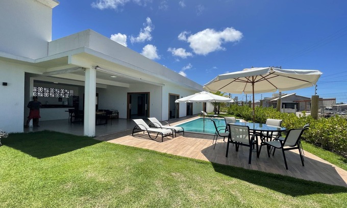 Prado House | COMPLETE HOUSE w/5 Suites Pool 1 Min from the Beach