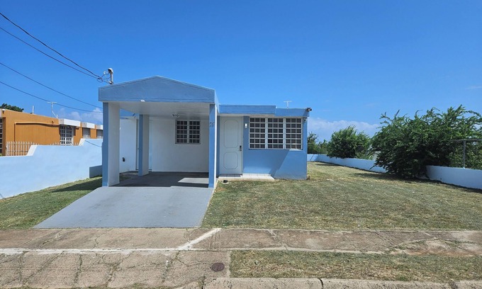 Guayama House | Complete Remodel House quite 2 minutes from beach Urbanizacion Vista del Sol.