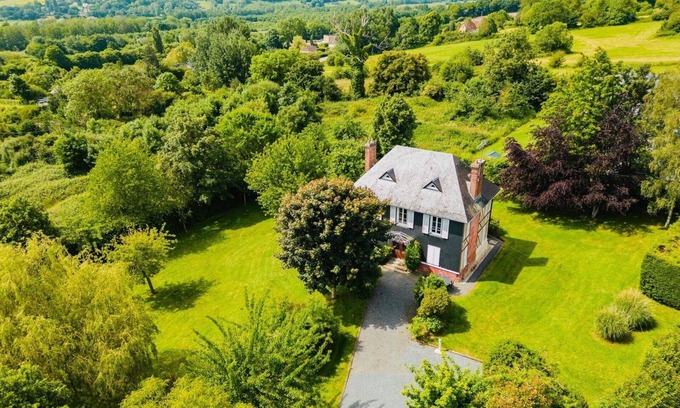 Fierville-les-Parcs House | Completely renovated historic vacation home with large garden in Normandy