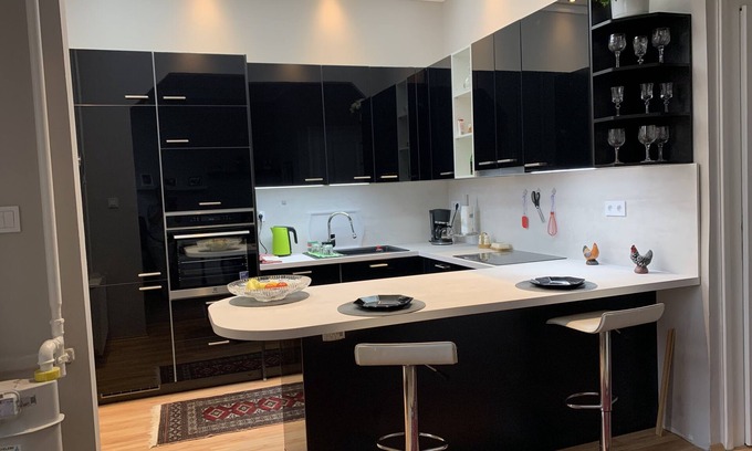 Nepszinhaz negyed Apartment | Completely refurbished, renovated bright apartment!