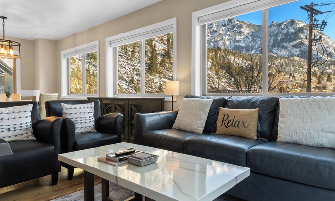 Ouray House | Completely Remodeled Townhome | On Uncompahgre River! | Walk to Town
