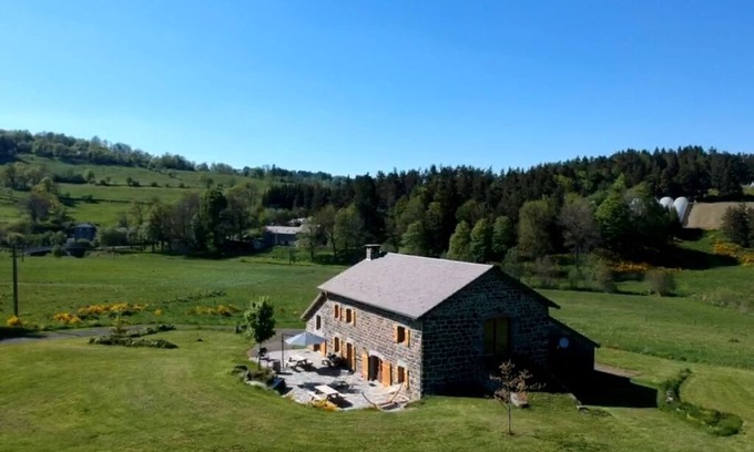 Les Vastres House | Completely renovated farm, in the heart of nature, in Les Vastres, at the gates of Mézenc