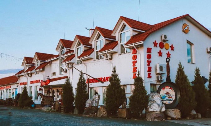 Velyka Omelyana Hotel | Complex Khutor