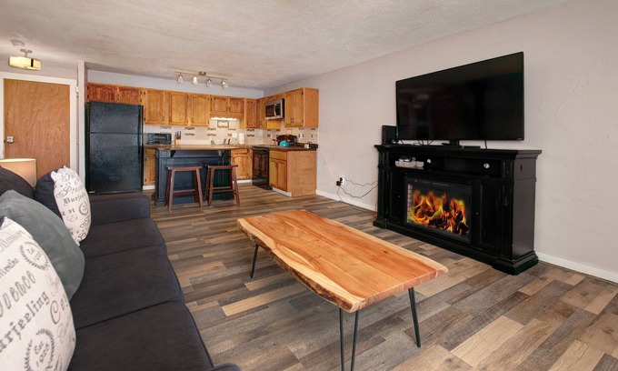 Dillon Condo | Condo 2 BR in Dillon sleeps 5, Pool and Hot Tub