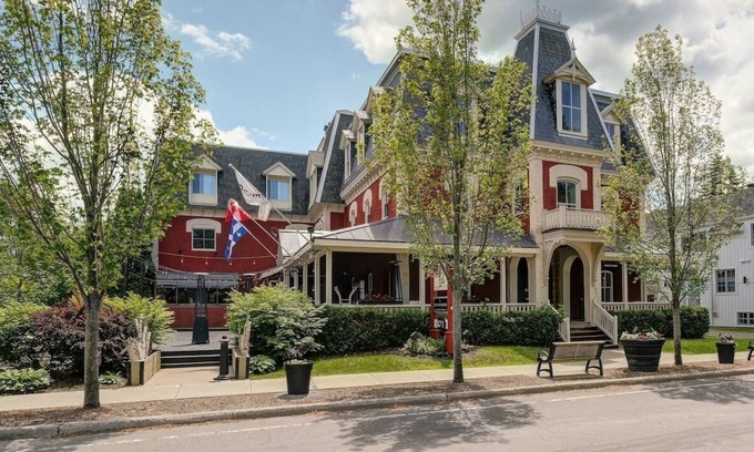 Bromont Apartment | Condo in a building suite 203