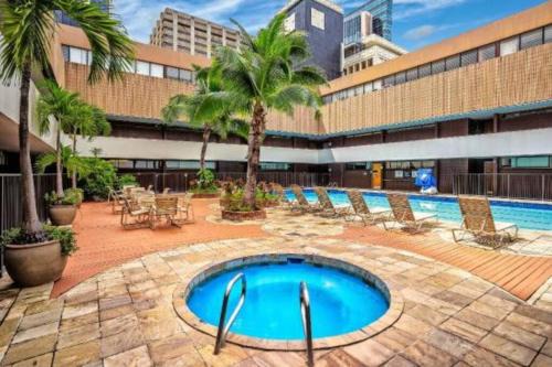Downtown Honolulu Apartment | Condotel Quiet with High Ceiling Free Parking and WiFi