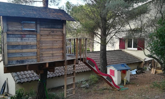 Pignan Villa | Confortable Villa Familiale au Terrain Calme et Ombragé à L'orée de Montpellier