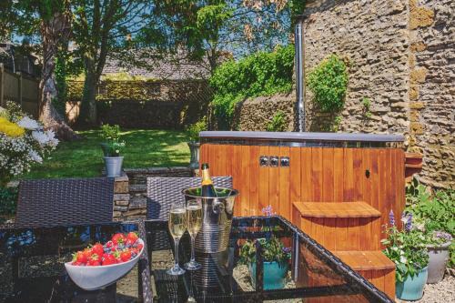 Stow-on-the-Wold House | Coniston House - Eco Hot Tub