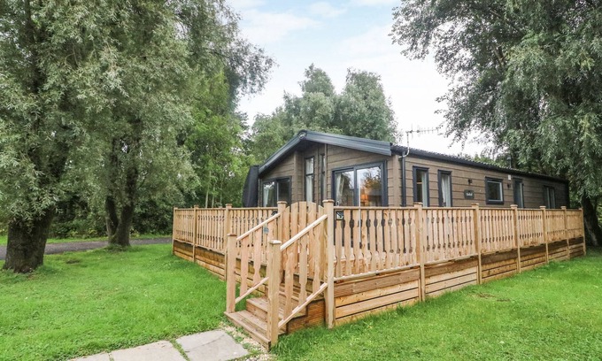 South Lakeland Leisure Village Cottage | CONISTON VIEW 9, pet friendly, country holiday cottage in Tewitfield