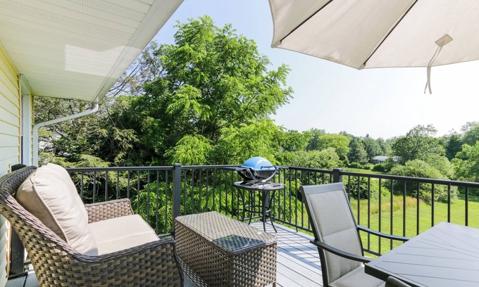 Morris House | Connecticut Retreat: Steps to Historic Downtown!