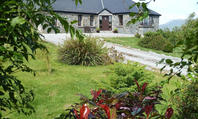 Moyard Cottage | Connemara - modern home with spectacular views.nConnemara National Park