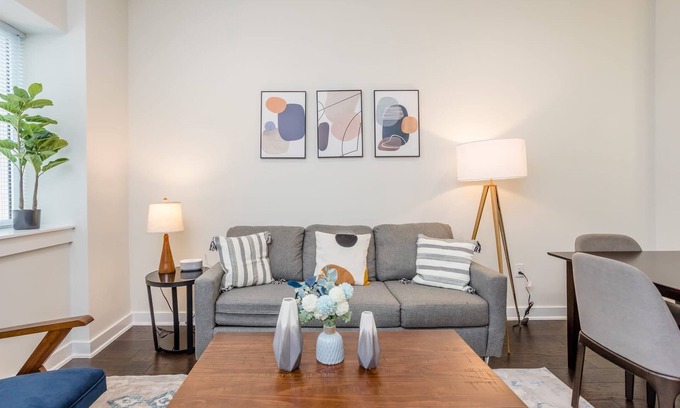 Downtown Houston Apartment | Constellations | Elegant 1 BR in Downtown Houston