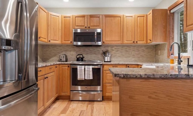 Stratton Mountain House | Contemporary 5-BR Chalet 5-Min to Stratton