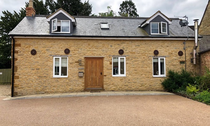 Wellingborough House | Contemporary Barn Conversion for Country Getaway