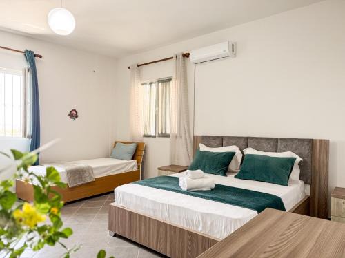 Rade Villa | Contemporary Hidden Gem with pool and garden