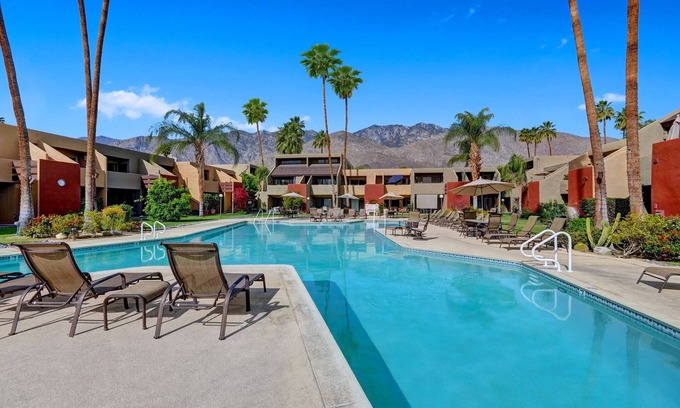 Twin Palms Condo | Contemporary One BDR, Ground Floor Condo, Open Patio, and Walk to Shops