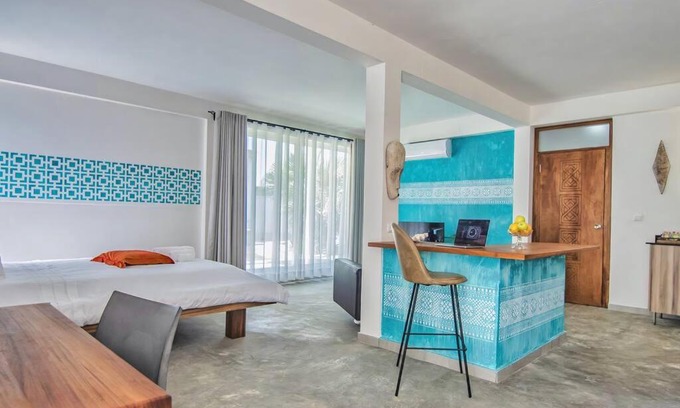 Beira Apartment | Contemporary Private Studio with Pool and Kitchen