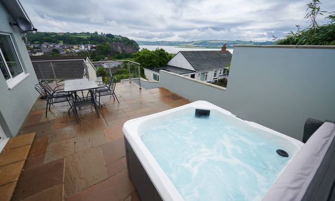 Laugharne Cottage | Contemporary Retreat With Fantastic Castle Views and Hot Tub