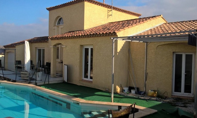 Canet Villa | Contemporary villa between sea and mountains