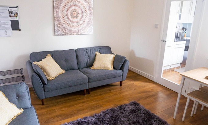Nuneaton House | Contractor DIGS in Nuneaton