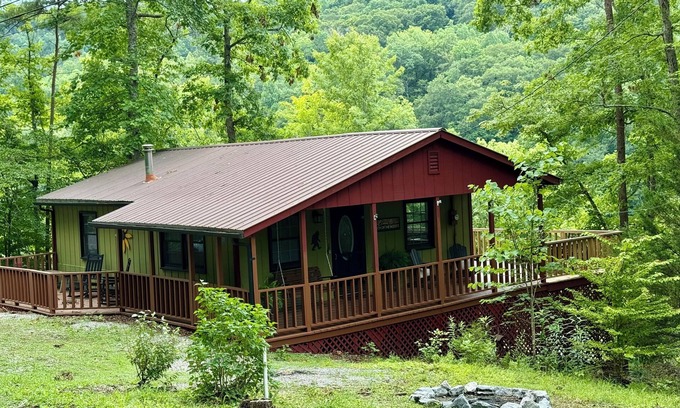 Sloans Valley Cottage | Convenient Access to the Best Hikes & Scenery! Direct access to Ramp, Fish, Swim