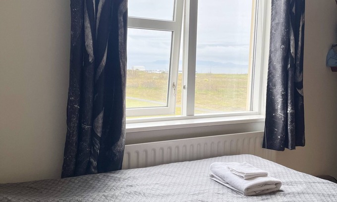 Innri-Njarthvik Bed & Breakfast | Convenient Cozy room