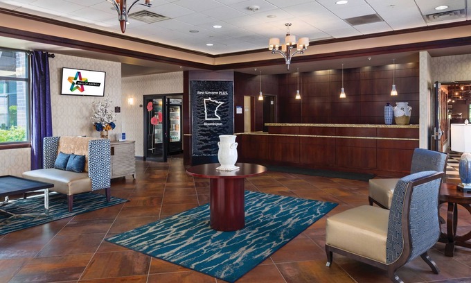 South Loop House | Convenient Family-Friendly: Indoor Pool + Shuttle Service