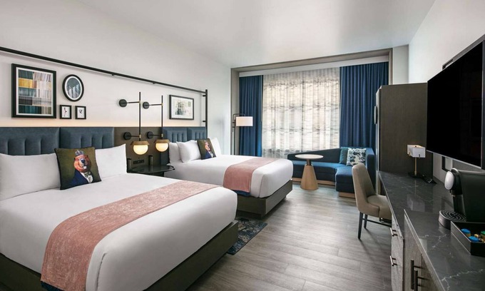 North Capitol Street Hotel | Convenient Stay, Superb Location! Contemporary Unit with City View, Pets Allowed