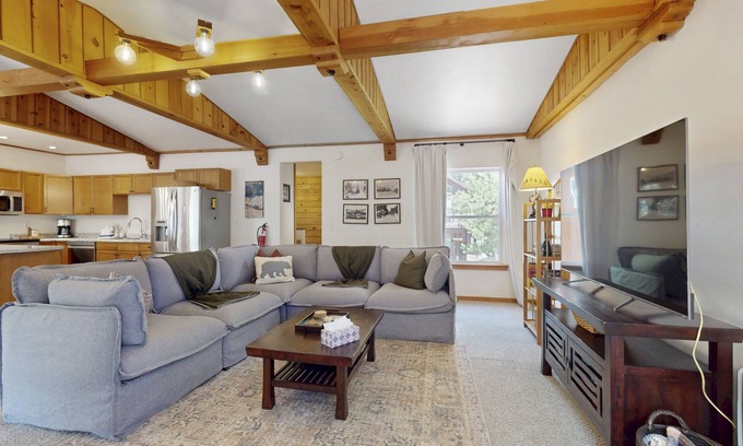 Donner Lake Woods House | Conveniently located home with fully stocked kitchen, w/d, fast wifi & loft