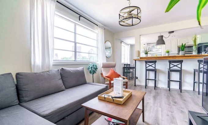 Victorian Village Apartment | Convention– Short North – Private Parking – Pets