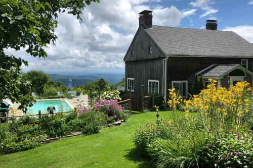 West Dover House | Cooper Hill Hideout