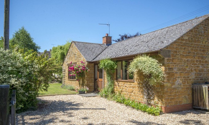 Upper Brailes House | Copperstones, is in quiet idyllic location amid rolling hills in the Cotswolds