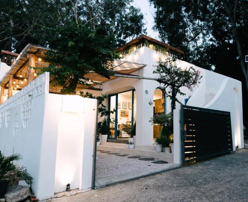 Ganh Dau House | Coral Bay Master Room