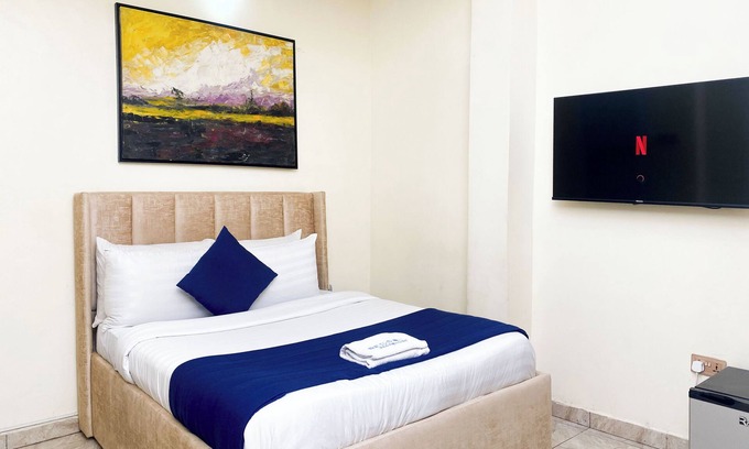 Lagos Apartment | Coral-Charming 1-bedroom Selfie apartment in marvelous Lagos with AC