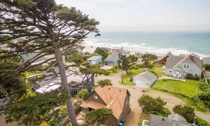 Lincoln Beach House | Coral Cottage