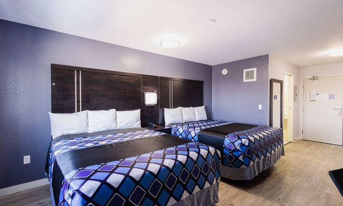 Inver Grove Heights Hotel | Coratel IGH- 2 Queen Suite with Kitchenette NS Oversized
