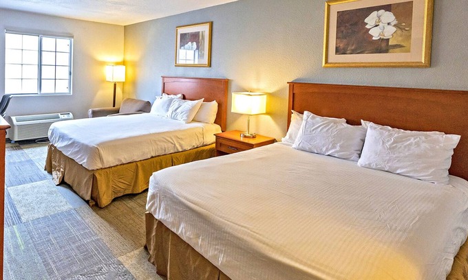 Fairfield Hotel | Coratel Inn by Jasper Iowa Fairfield - Deluxe 2 Queen Bed Non Smoking