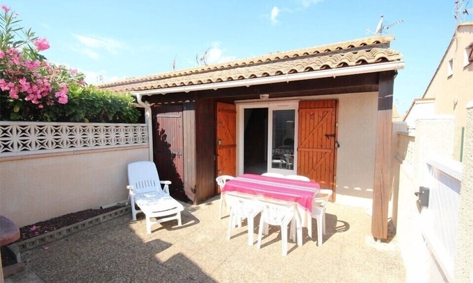 Portiragnes-Plage House | Corner house with 2 bedrooms, 5 persons, in a secured residence with pool, at only 400m from the.