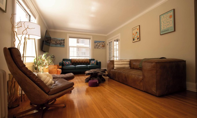 Cascade Condo | Corner Sunny Unit. TempurPedic bed. Secure Parking