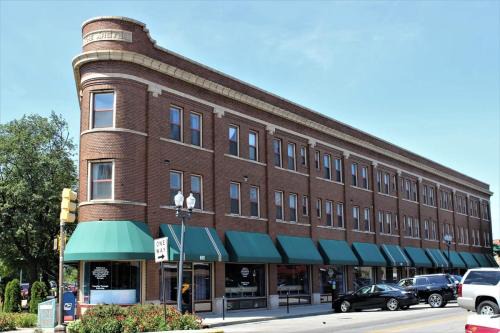 Chatham-Arch Apartment | Corner view close to Gainsbridge and Lucas Oil
