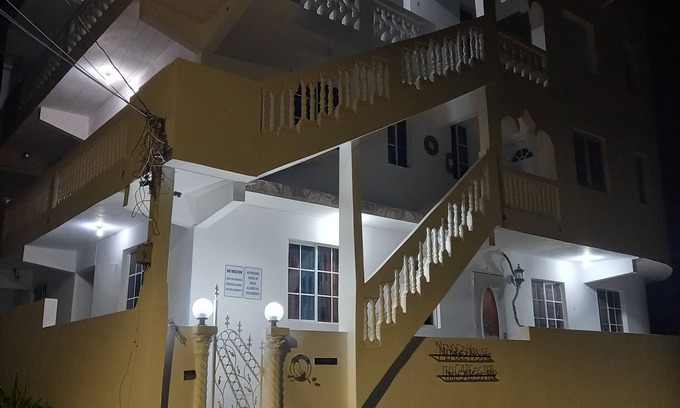 Montego Bay Apartment | Cornwall Courts Guesthouse Ja