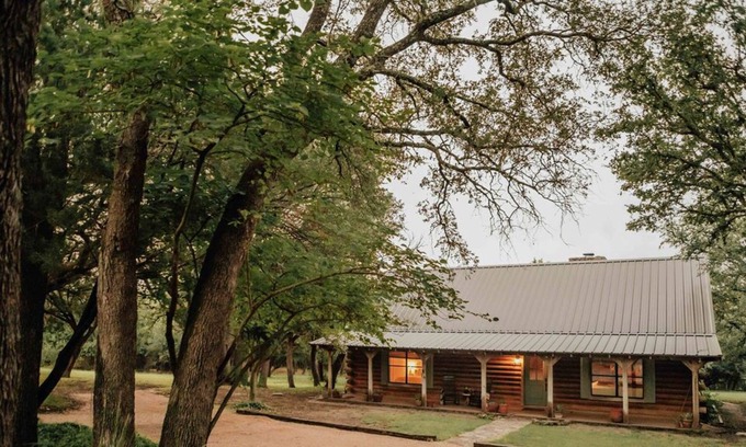 Tuscola Cabin | Coronado's Cabin on Elm Creek