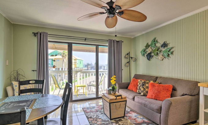 North Beach Condo | Corpus Christi Condo w/Community Amenities!